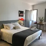 Le Clos Du Peintre Bed & Breakfast