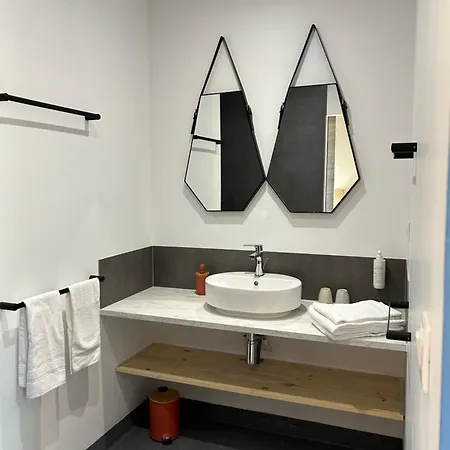 Le Clos Du Peintre 사흘라 라 카네다