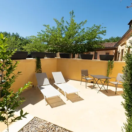 Le Clos Du Peintre Bed & Breakfast