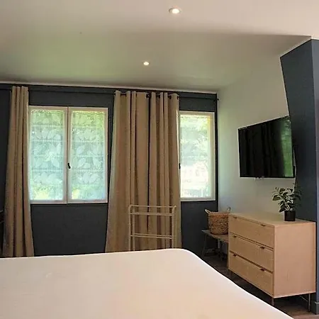 Le Clos Du Peintre Couette-café 4*